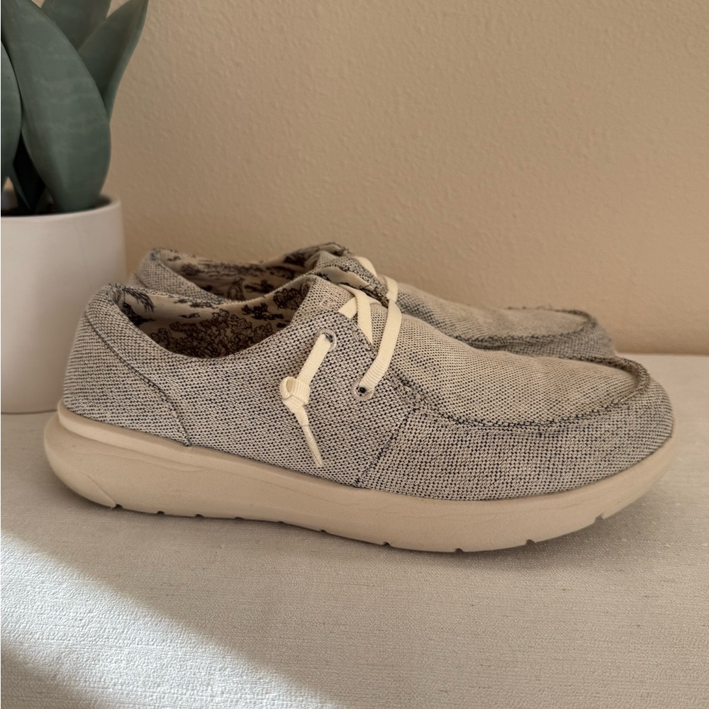 Ariat women’s Cream Canvas Casual Loafers
